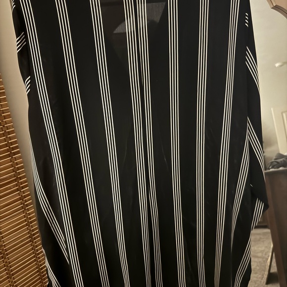 Black and white stripe Women’s Plus top - Picture 2 of 4